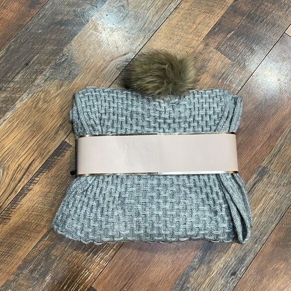 Vince Camuto loop & beanie set (3820) NWT - Picture 3 of 3